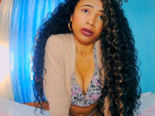 prettygirls11 live cam on BongaCams