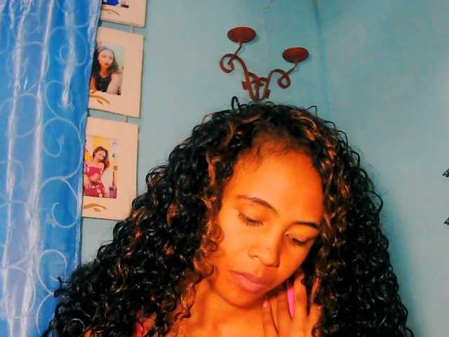 prettygirls11 live cam on BongaCams