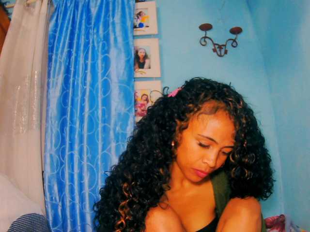prettygirls11 live cam on BongaCams