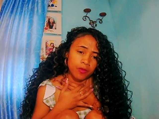 prettygirls11 live cam on BongaCams