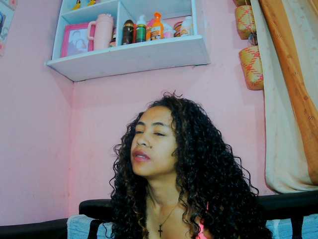 prettygirls11 live cam on BongaCams
