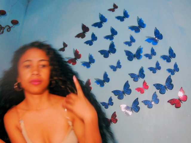 prettygirls11 live cam on BongaCams