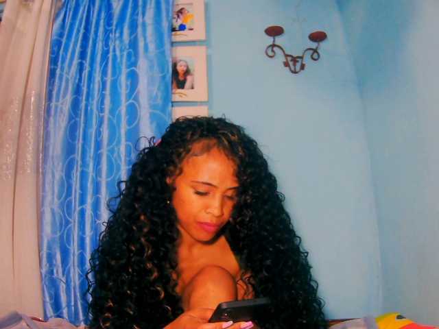 prettygirls11 live cam on BongaCams