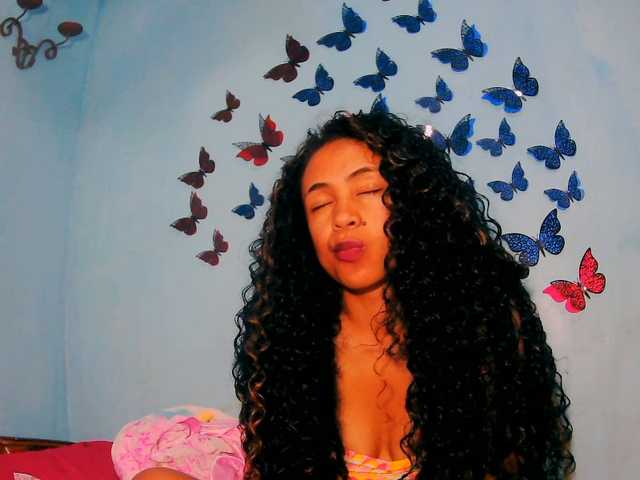 prettygirls11 live cam on BongaCams