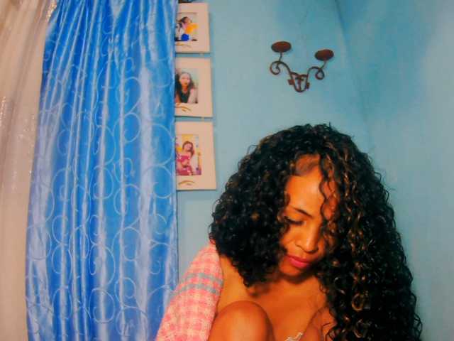 prettygirls11 live cam on BongaCams