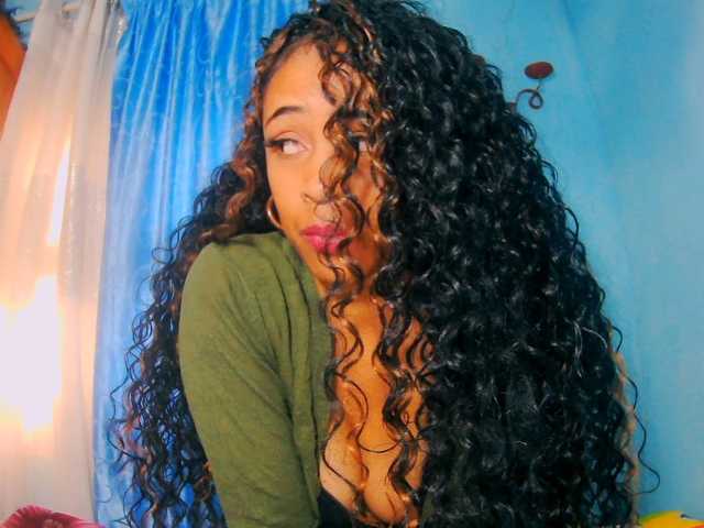 prettygirls11 live cam on BongaCams