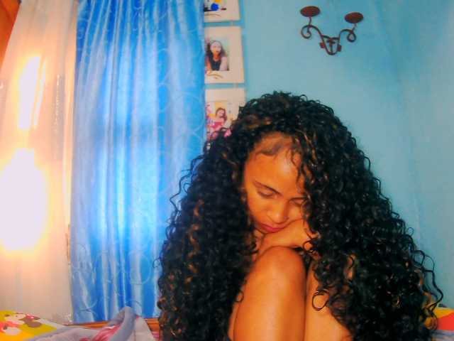 prettygirls11 live cam on BongaCams