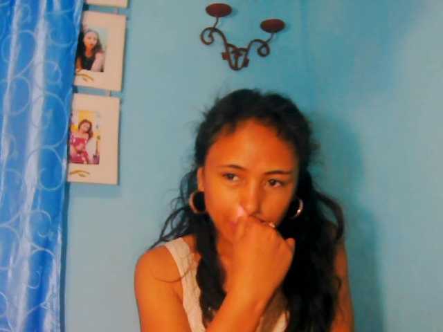 prettygirls11 live cam on BongaCams
