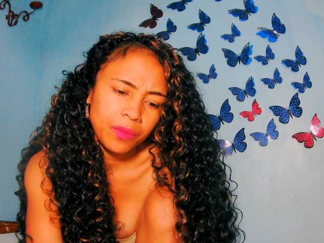 prettygirls11 live cam on BongaCams