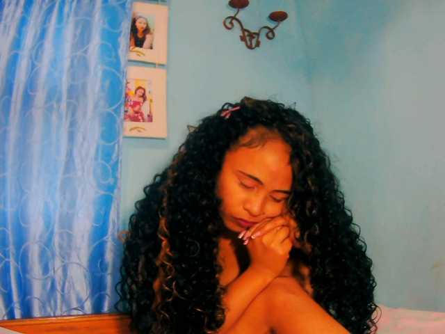 prettygirls11 live cam on BongaCams