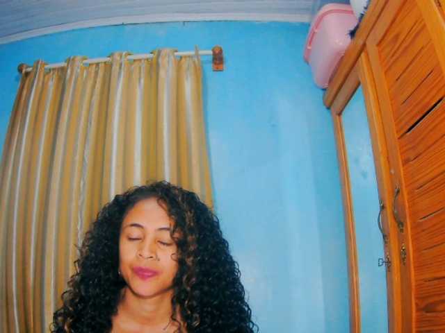 prettygirls11 live cam on BongaCams