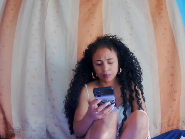 prettygirls11 live cam on BongaCams