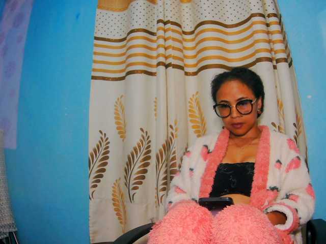 prettygirls11 live cam on BongaCams