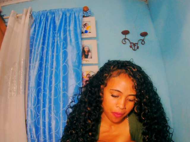 prettygirls11 live cam on BongaCams