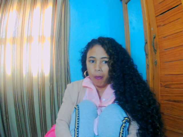 prettygirls11 live cam on BongaCams