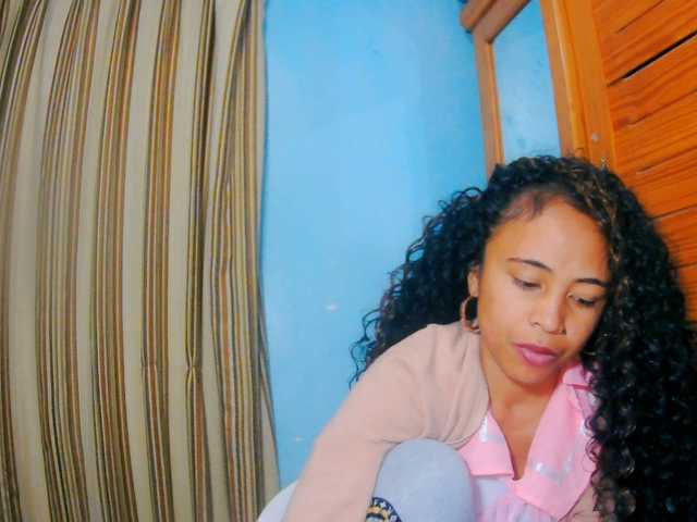 prettygirls11 live cam on BongaCams