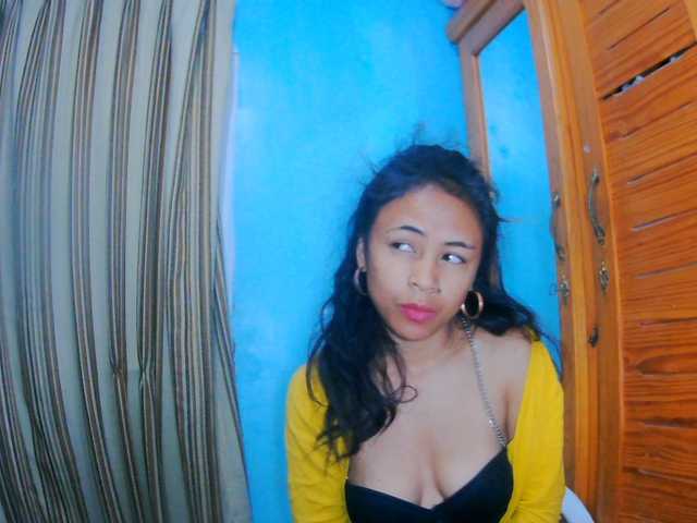 prettygirls11 live cam on BongaCams