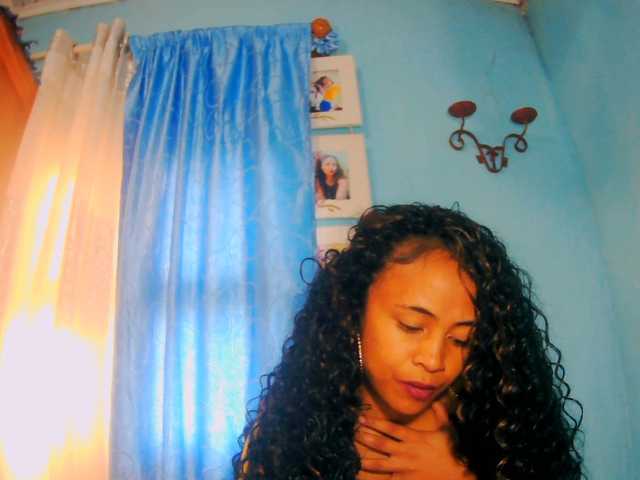 prettygirls11 live cam on BongaCams