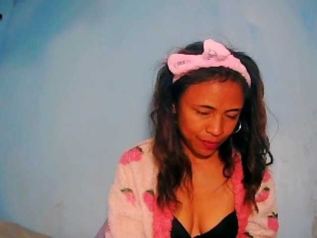 prettygirls11 live cam on BongaCams