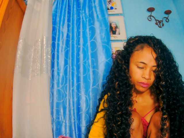 prettygirls11 live cam on BongaCams