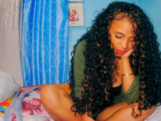 le modèle prettygirls11 est en webcam porno dans un show sur le site bongacams, il possède les tags suivants: Ebony,Brunette,Shaved