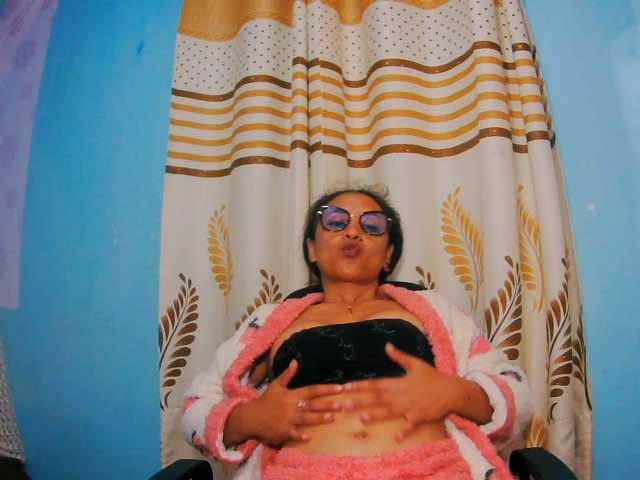 prettygirls11 live cam on BongaCams