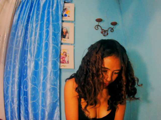 prettygirls11 live cam on BongaCams
