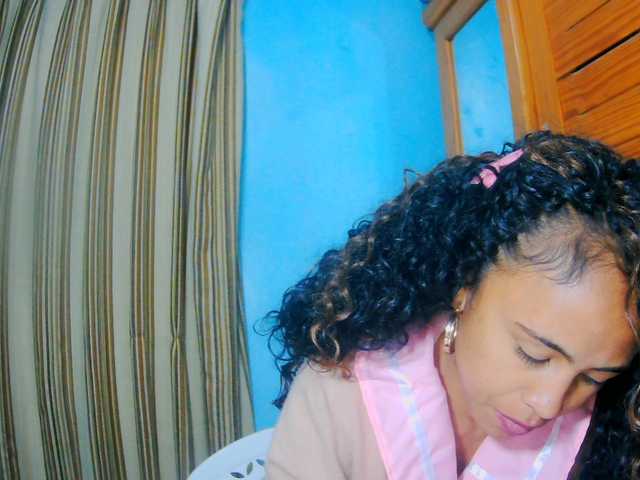 prettygirls11 live cam on BongaCams