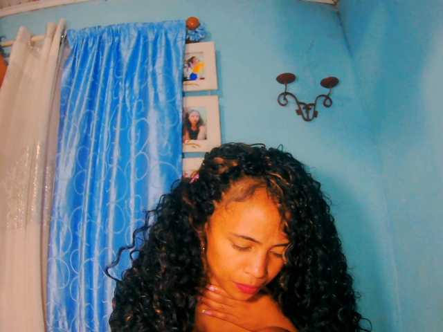 prettygirls11 live cam on BongaCams