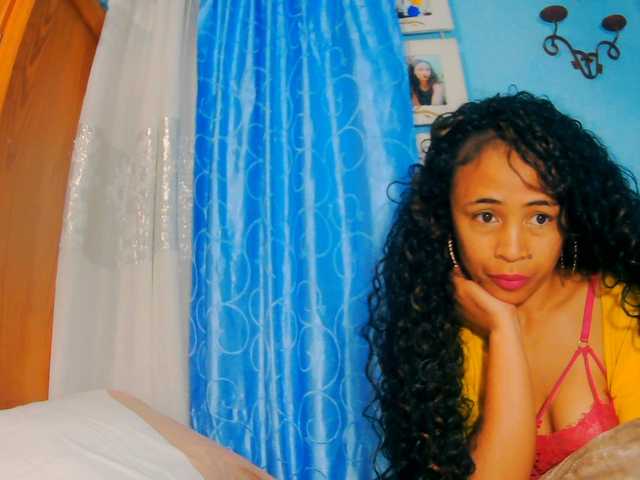 prettygirls11 live cam on BongaCams