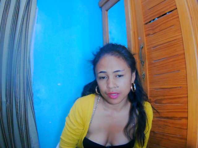 prettygirls11 live cam on BongaCams