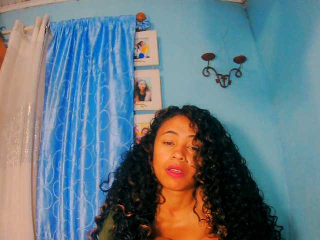 prettygirls11 live cam on BongaCams