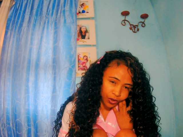 prettygirls11 live cam on BongaCams