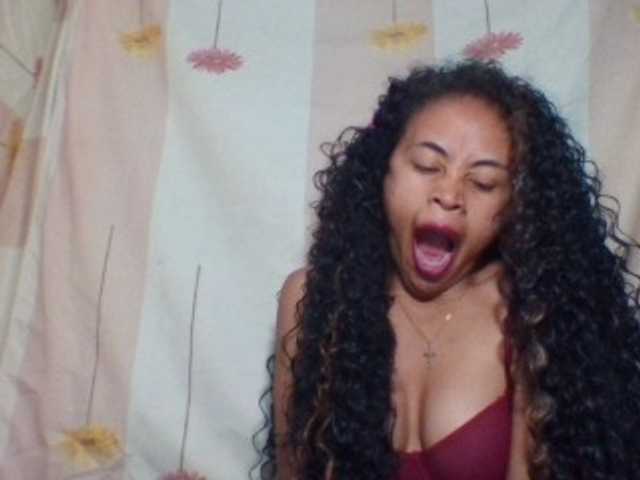 prettygirls11 live cam on BongaCams