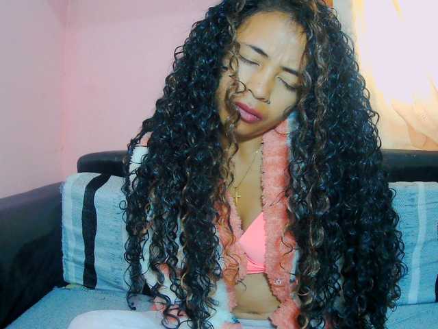 prettygirls11 live cam on BongaCams