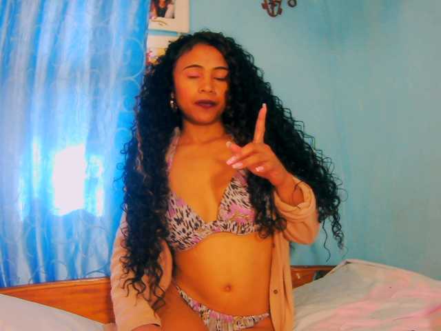 prettygirls11 live cam on BongaCams