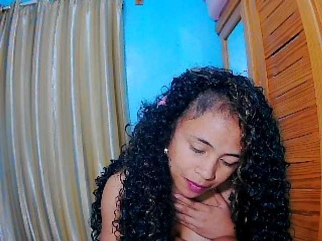 prettygirls11 live cam on BongaCams