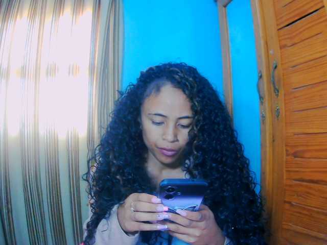 prettygirls11 live cam on BongaCams
