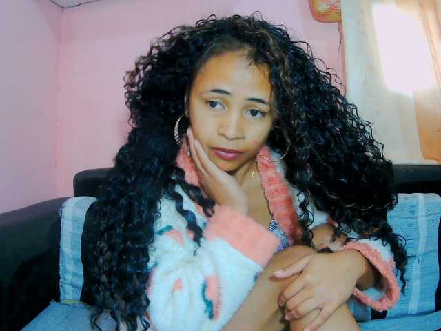prettygirls11 live cam on BongaCams