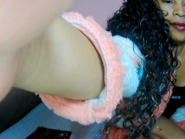 prettygirls11 live cam on BongaCams