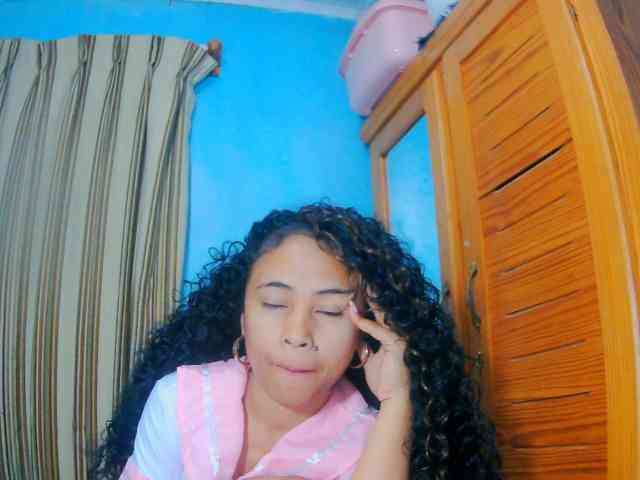 prettygirls11 webcam