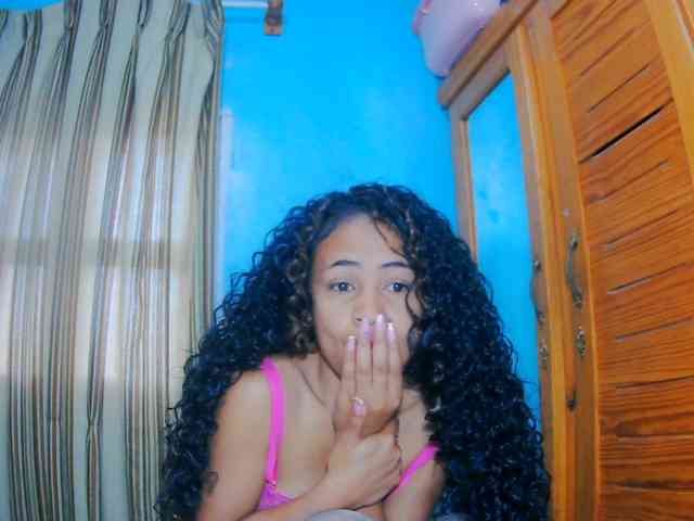 prettygirls11 webcam