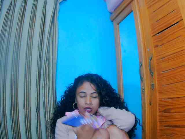 prettygirls11 webcam