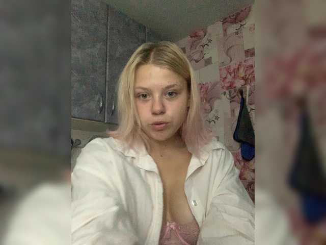 Karisha-3 live cam on BongaCams