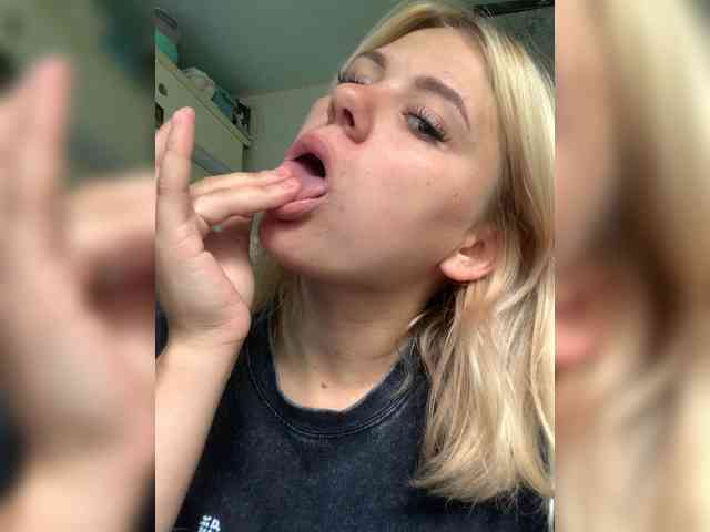 Karisha-3 Sex Cam Show