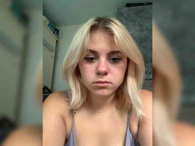 Karisha-3 Sex Cam Show
