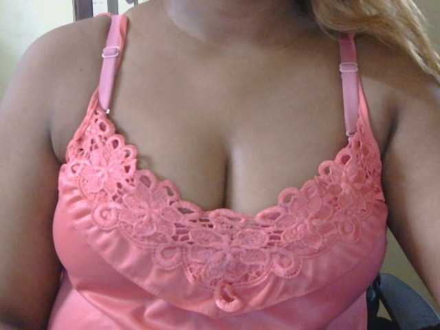 Kanika1 live cam on BongaCams