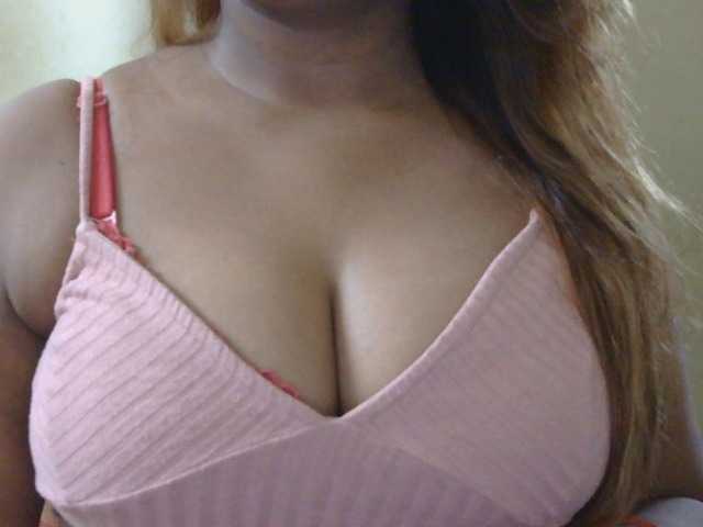 Kanika1 live cam on BongaCams