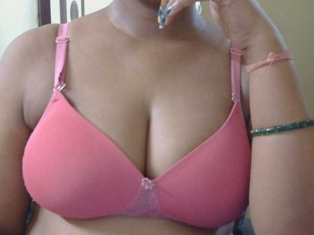 Kanika1 live cam on BongaCams