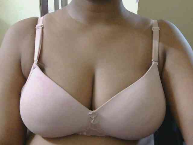 Kanika1 webcam
